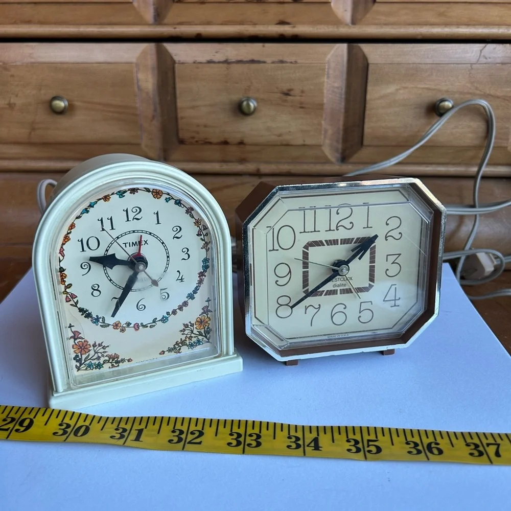 2 VNTG clocks Timex Floral White and Westcloc Dialite Brown they work!